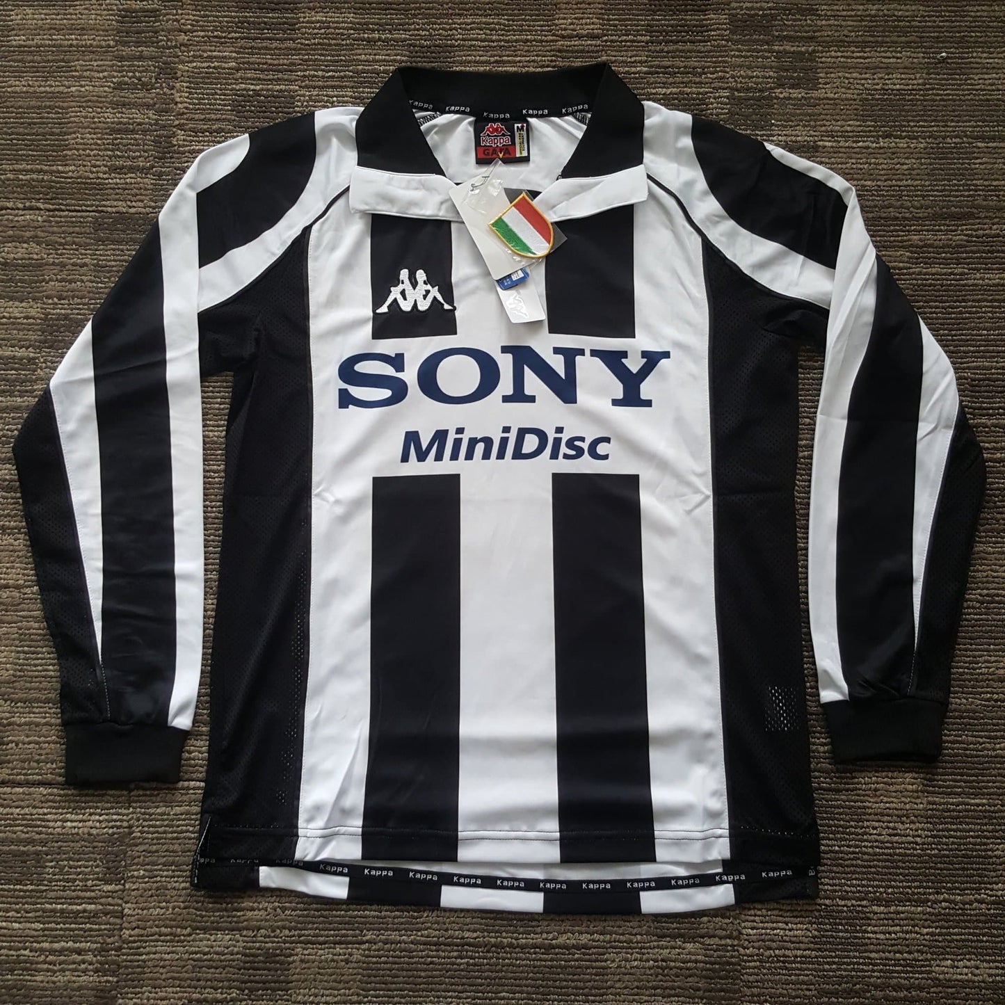 Juventus 1997/98 Home kit