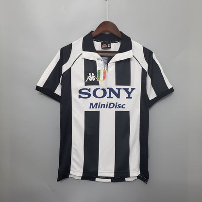 Juventus 1997/98 Home kit