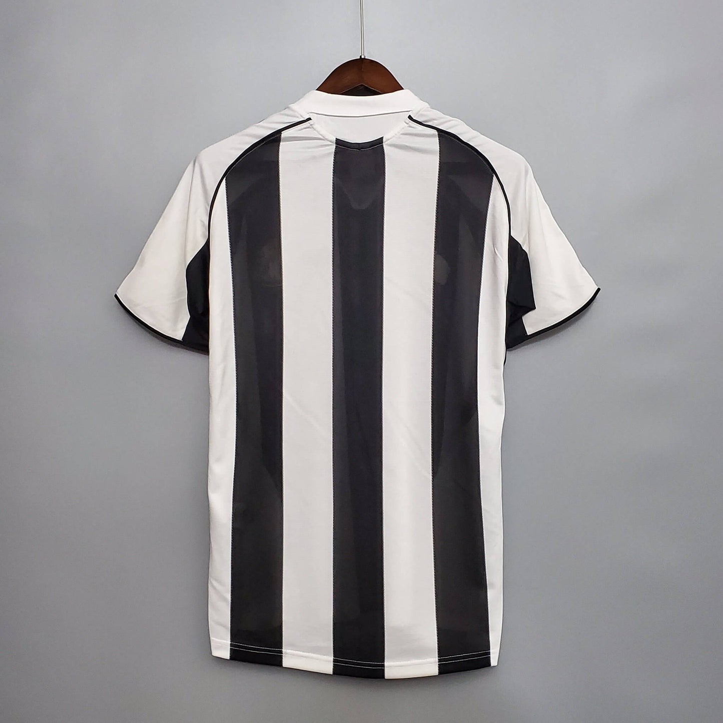 Newcastle Utd 2005/2006 Home Kit