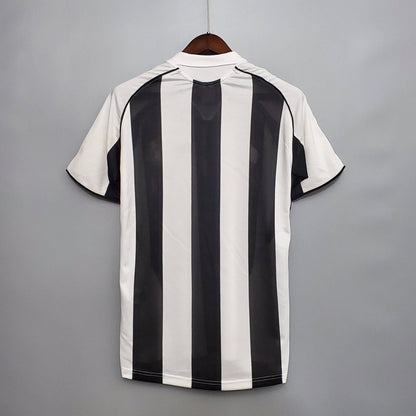 Newcastle Utd 2005/2006 Home Kit