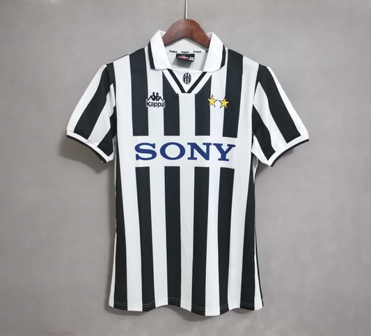 Juventus 1995/1997 Home Kit